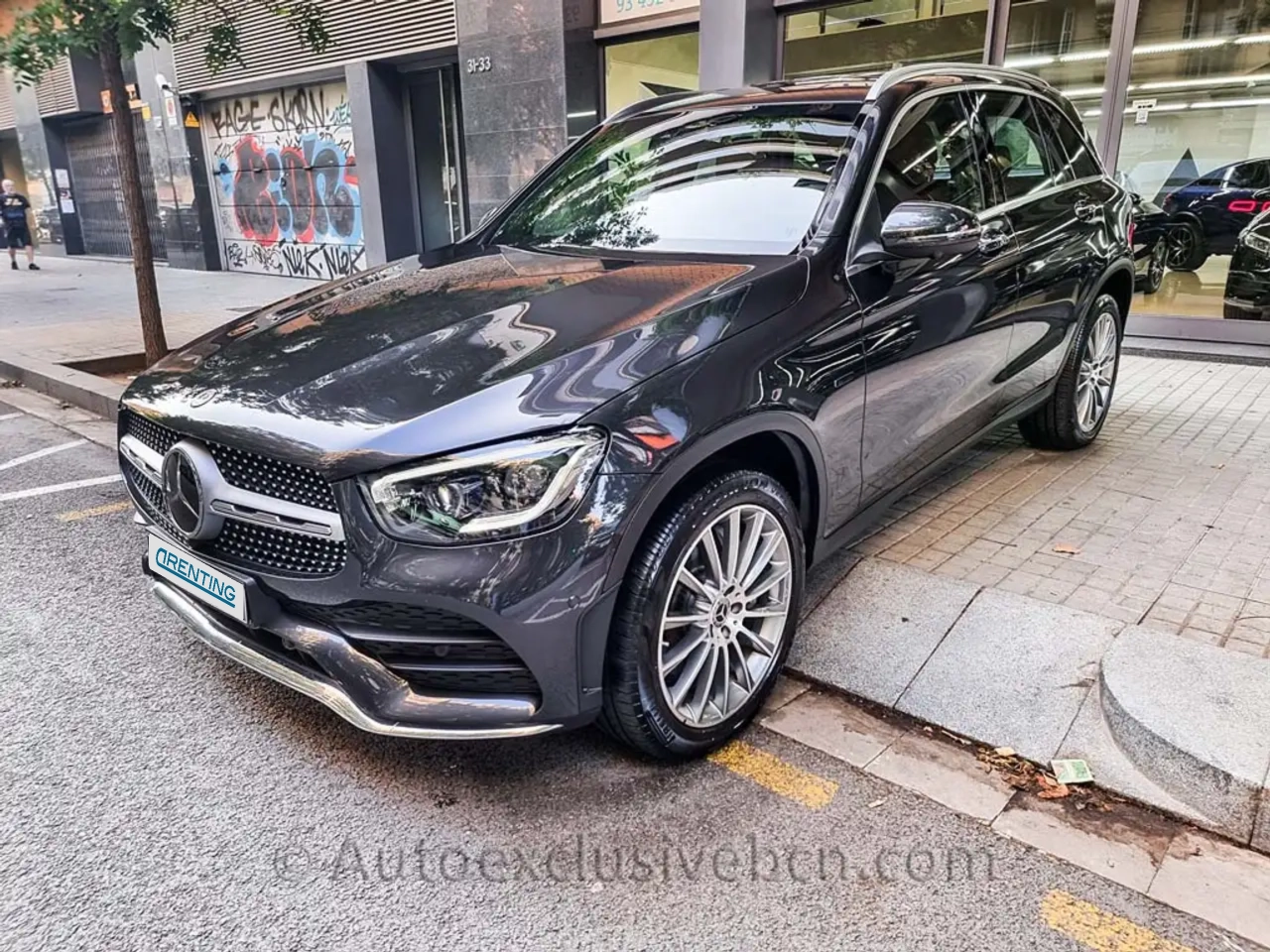 Renting Mercedes-Benz GLC 300 300e 4Matic 9G-Tronic Gris