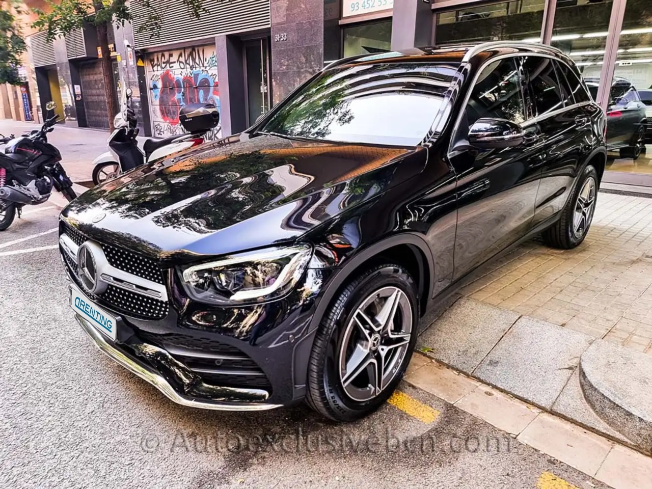 Renting Mercedes-Benz GLC 300 300e 4Matic 9G-Tronic Negro 1