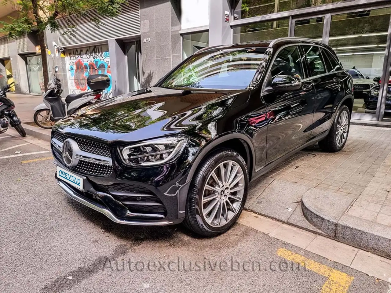 Renting Mercedes-Benz GLC 300 300e 4Matic 9G-Tronic Negro 1 1