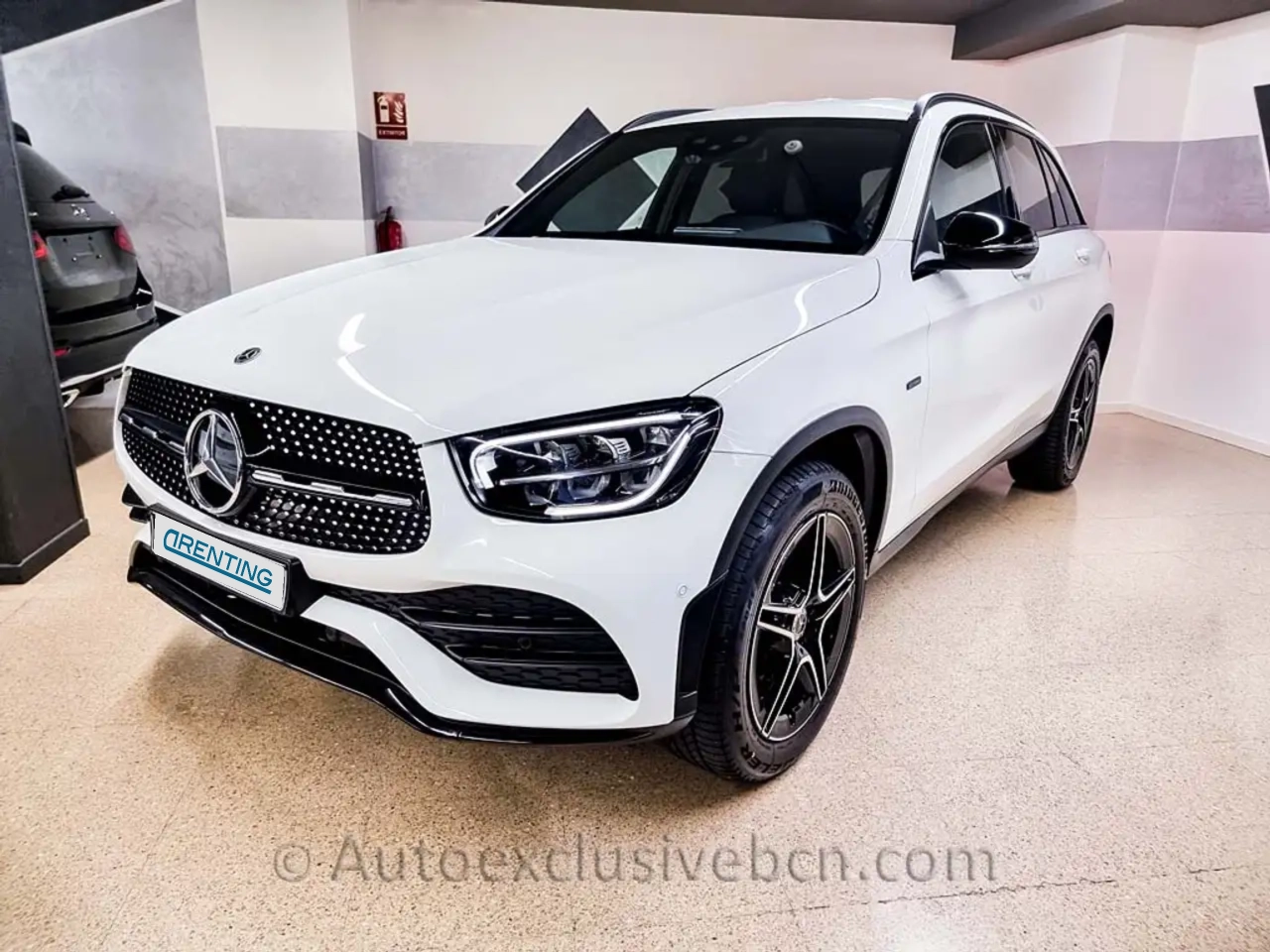 Renting Mercedes-Benz GLC 300 300e 4Matic 9G-Tronic Blanco