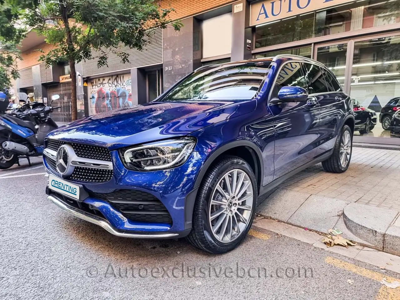 Renting Mercedes-Benz GLC 300 300e 4Matic 9G-Tronic Azul