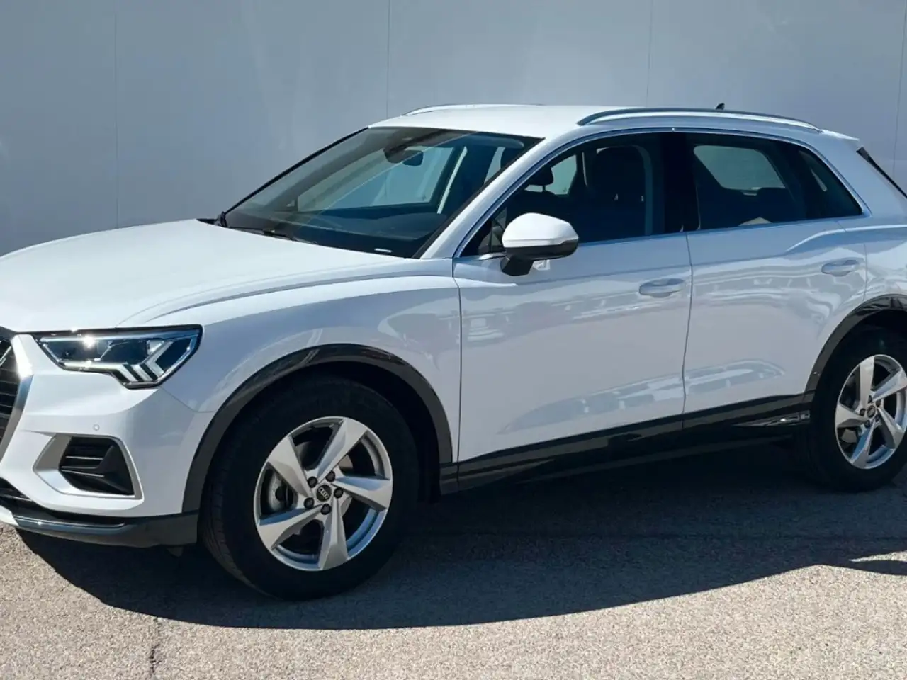 Renting Audi Q3 35 TDI Advanced S tronic 110kW Blanco 4