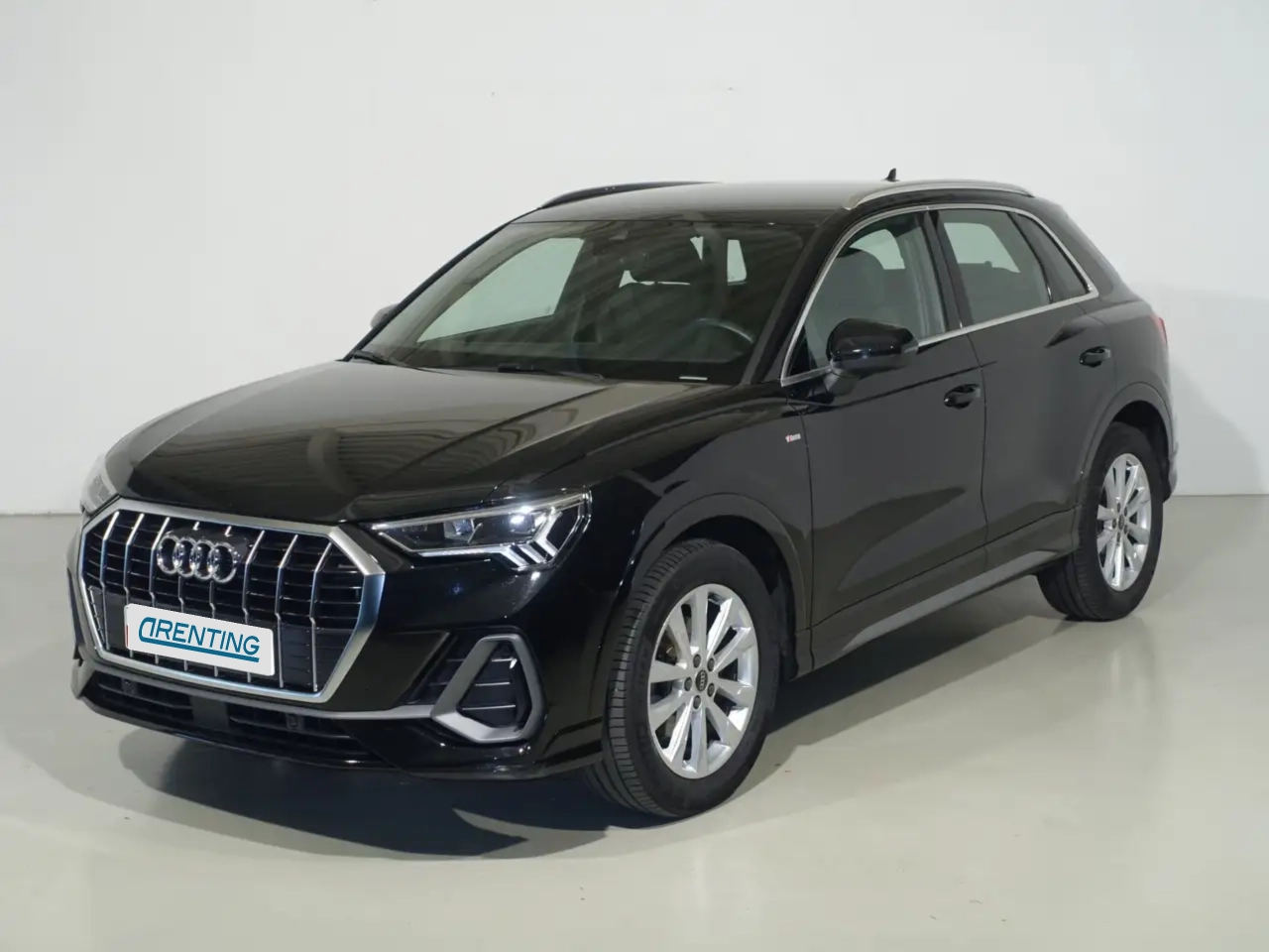 Renting Audi Q3 35 TDI S line S tronic 110kW Negro 2 1