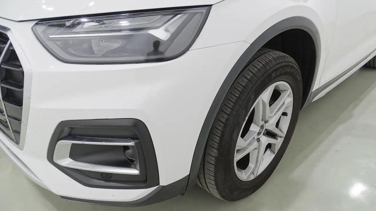 Renting Audi Q5 40 TDI quattro-ultra Advanced S tronic 150kW Blanco 2