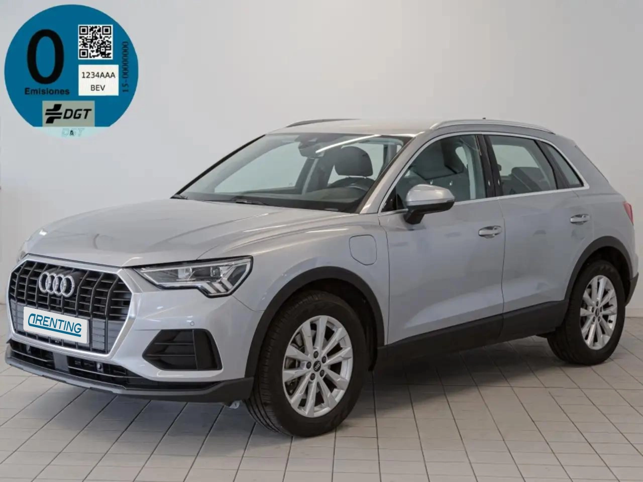 Renting Audi Q3 45 TFSIe Advanced S-tronic Plateado 1