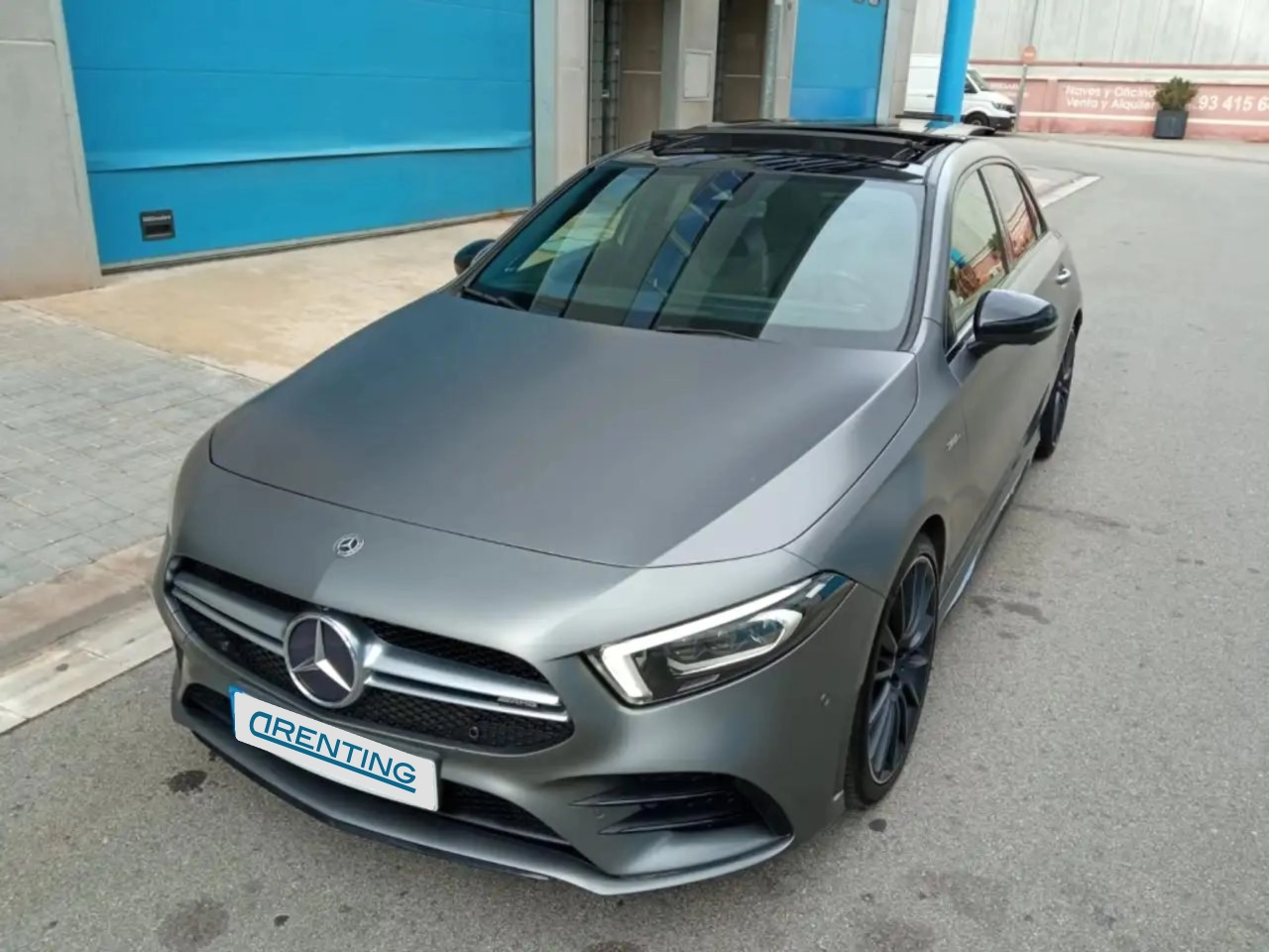 Renting Mercedes-Benz A 35 AMG 4Matic+ 7G-DCT Gris