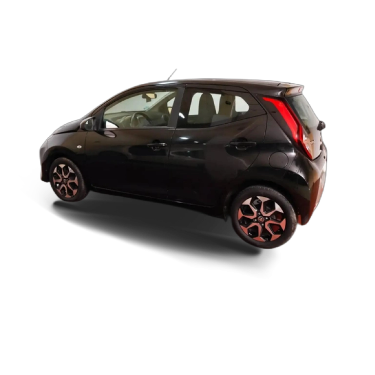 Renting Toyota Aygo 70 x-play Negro 1