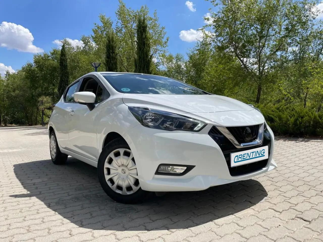 Renting Nissan Micra Acenta IG-T Blanco