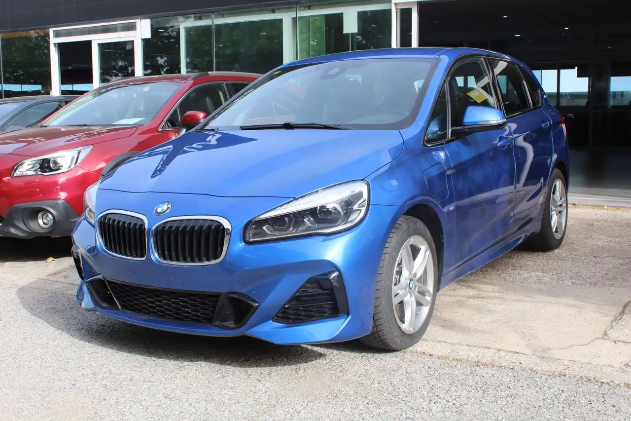 Renting BMW 225 Active Tourer 225xe iPerformance Azul 1