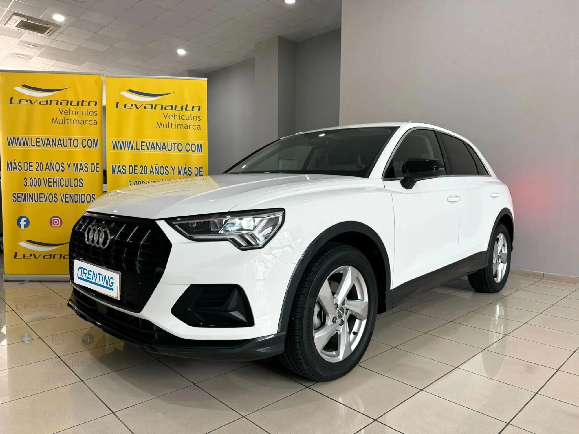 Renting AUDI Q3 35 TDI S tronic 110kW 1