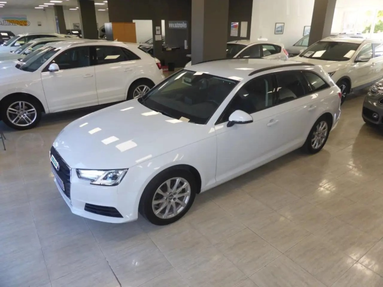 Renting Audi A4 Avant 2.0 TFSI Advanced edition S tronic 140kW Blanco