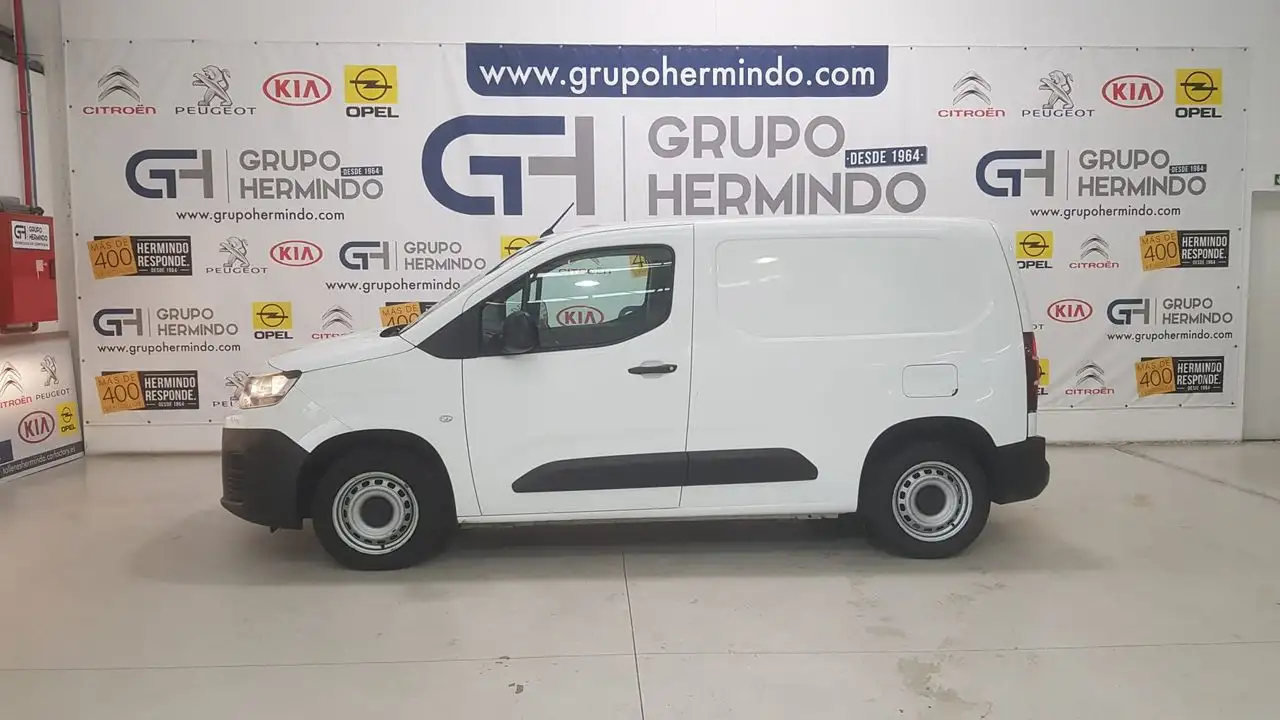 Renting Citroen Berlingo Furgon VAN TALLA M BLUE HDI 100 CV Blanco 2 1