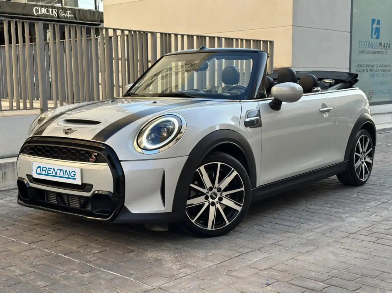 Renting MINI Cooper S Cabrio Aut. Gris