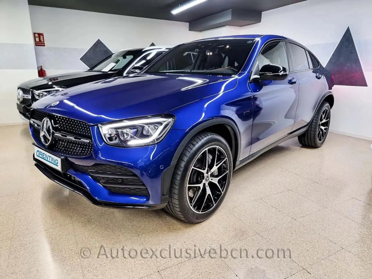 Renting Mercedes-Benz GLC 300 Coupé 300e 4Matic Azul