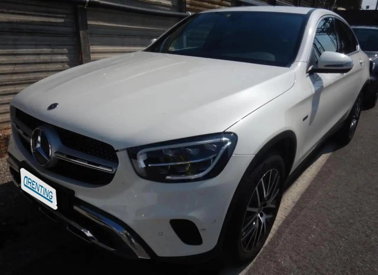 Renting Mercedes-Benz GLC 300 Coupé 300e 4Matic Blanco 2