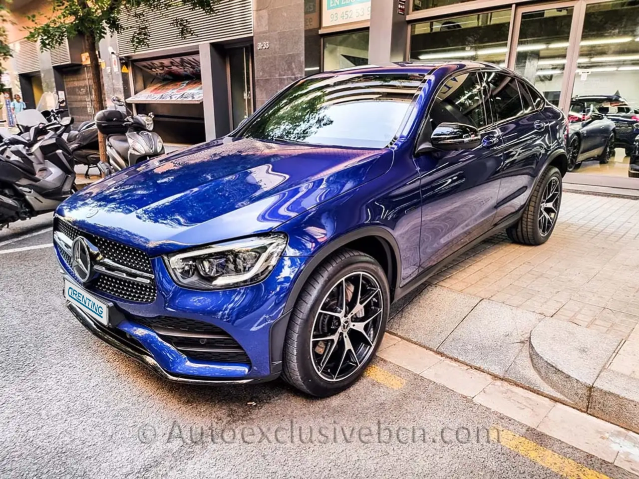 Renting Mercedes-Benz GLC 300 Coupé 300e 4Matic Azul