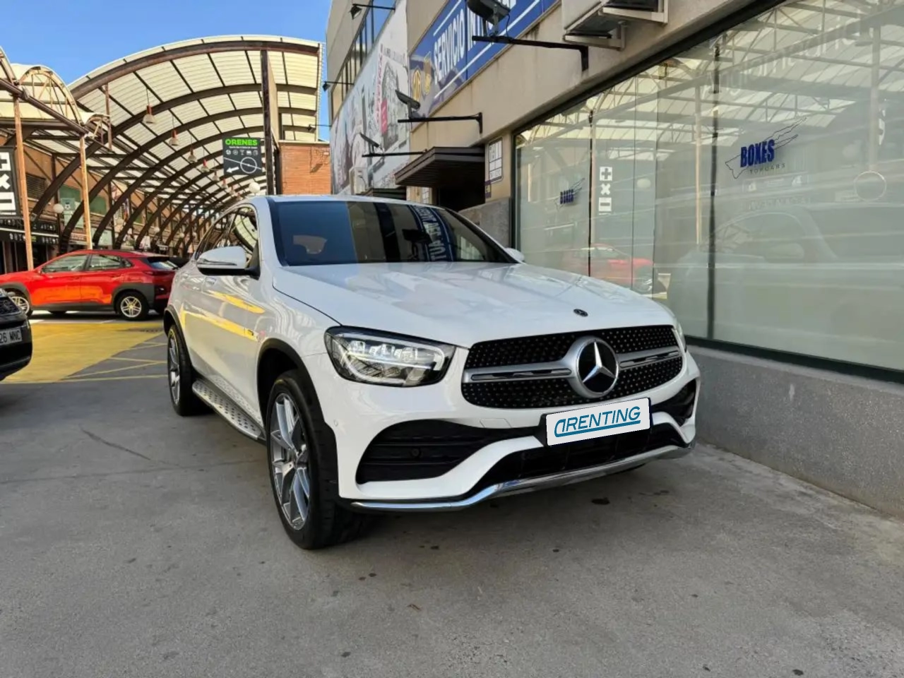 Renting Mercedes-Benz GLC 300 Coupé 300e 4Matic Blanco 1