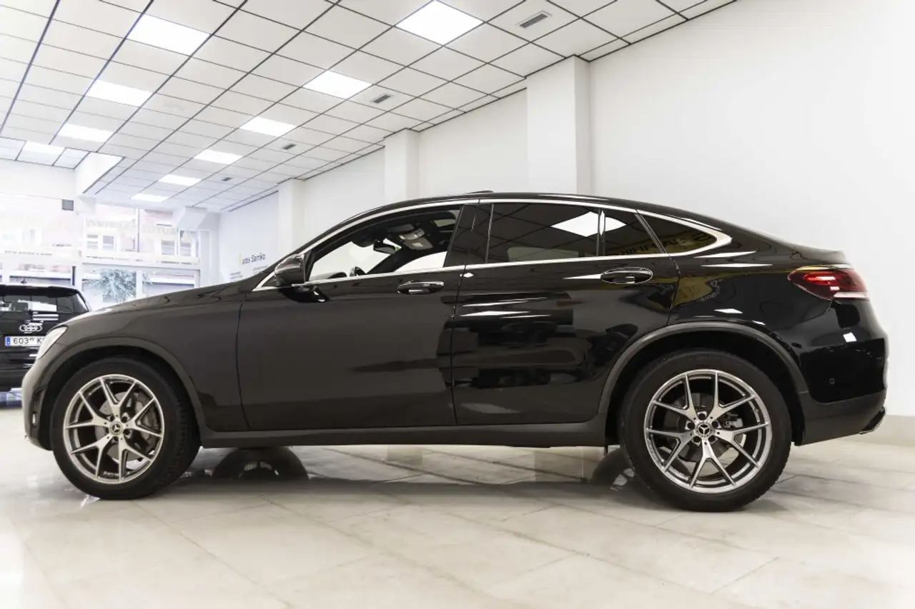 Renting Mercedes-Benz GLC 300 Coupé 4Matic 9G-Tronic Negro