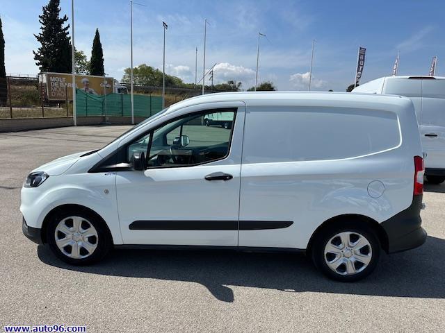 Renting FORD TRANSIT COURIER 1.5 TDCI TREND 75 FURGON