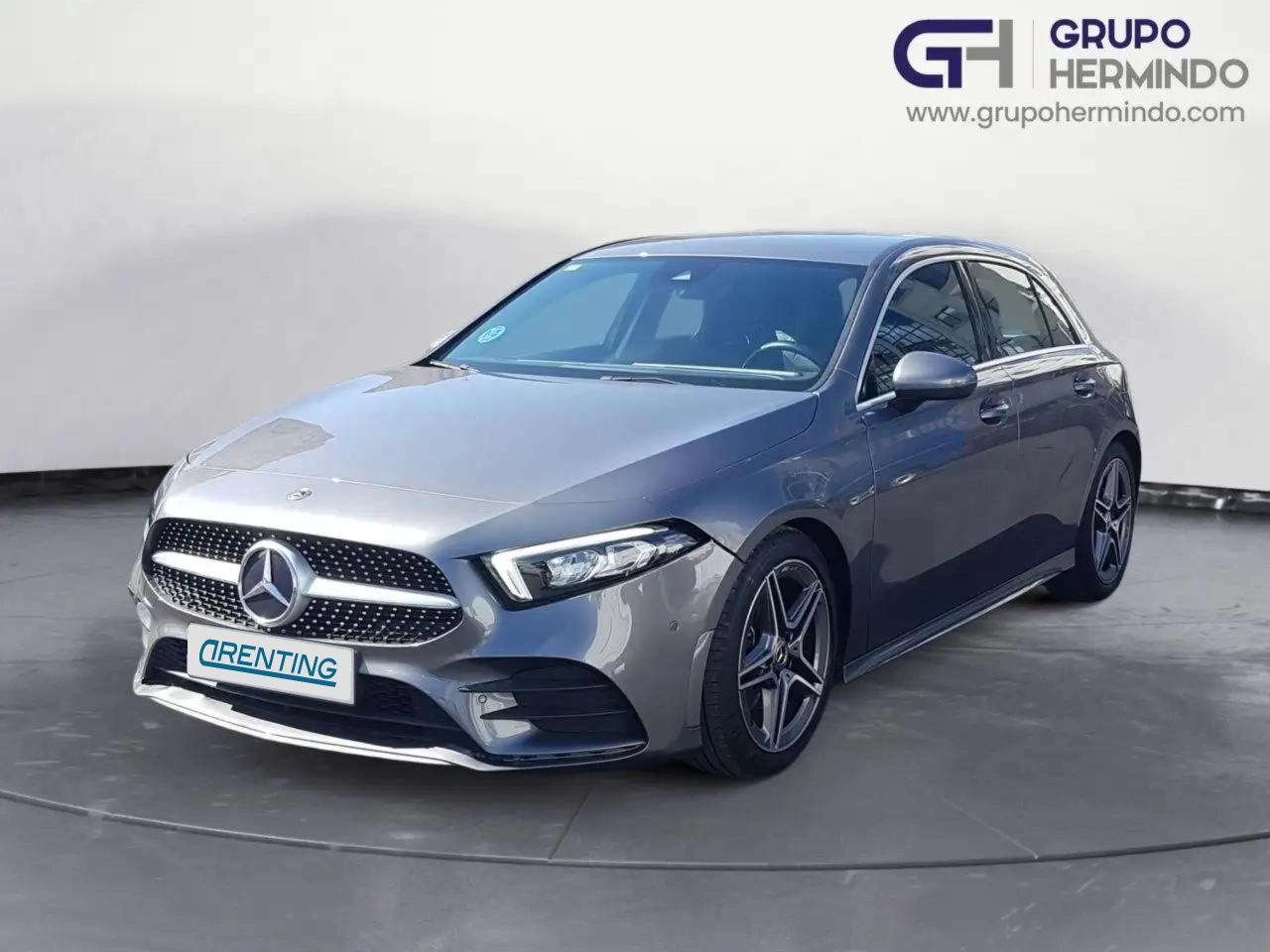 Renting Mercedes-Benz A 200 D AMG LINE Gris