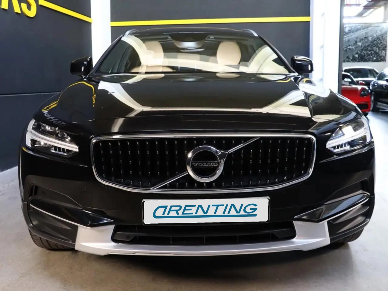 Renting Volvo V90 Cross Country D4 AWD Aut. Negro