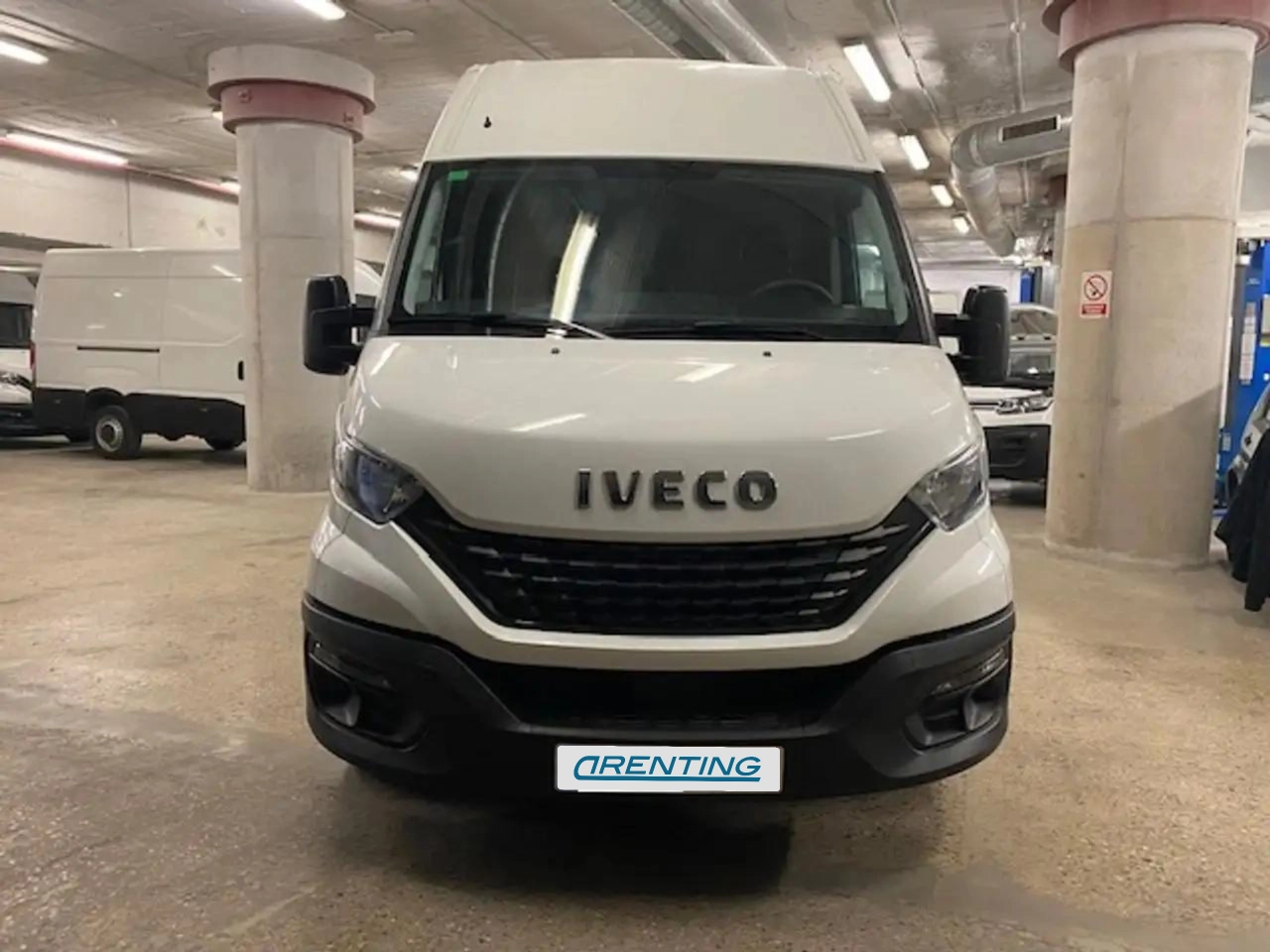 Renting Iveco Daily Furgón 33S16 V 3520L H2 12.0 156 Blanco 1