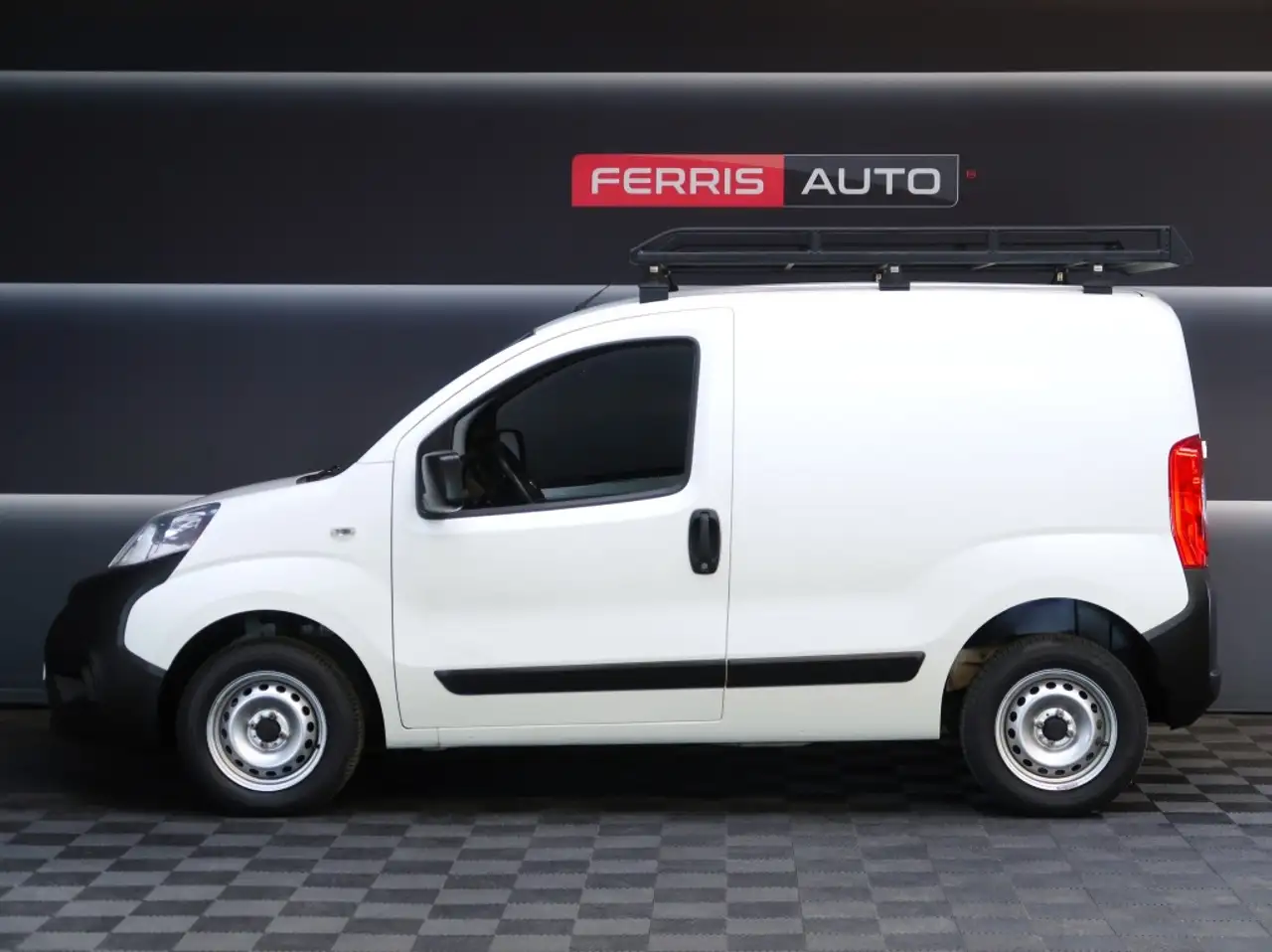 Renting Fiat Fiorino Comercial Cargo 1.3Mjt Base 59kW Blanco 1