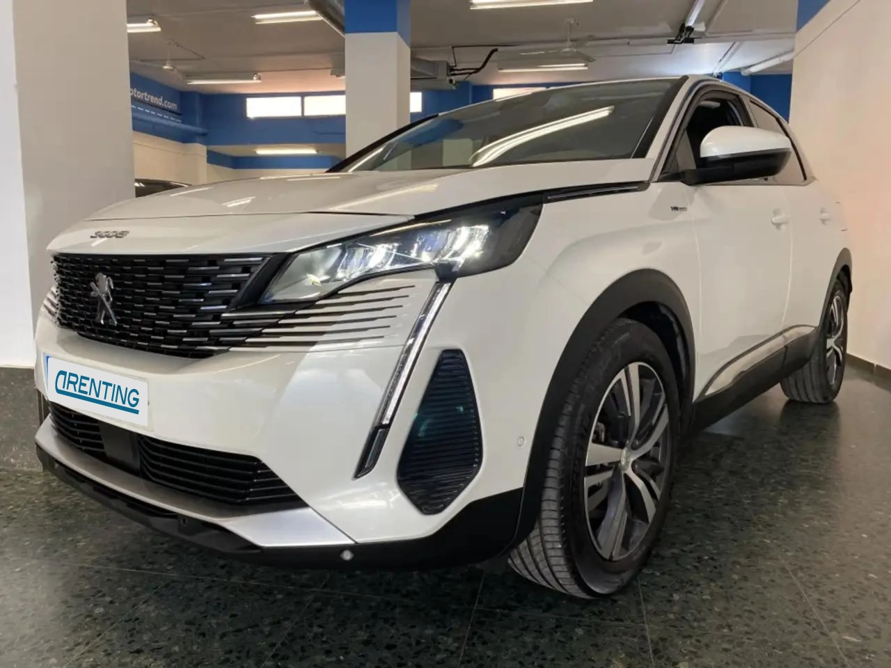 Renting Peugeot 3008 HYB PHEV 225 Allure e-EAT8 Blanco