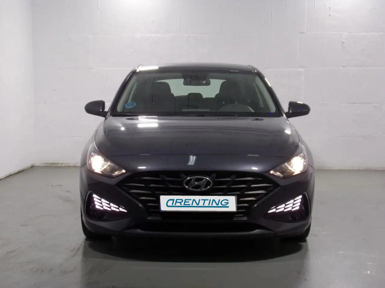 Renting Hyundai i30 Klass Mild-Hybrid Blanco 1