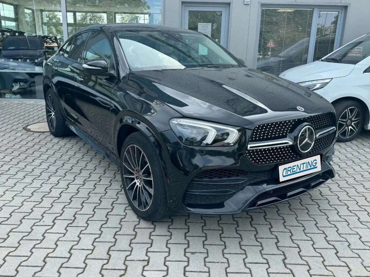 Renting Mercedes-Benz GLE 350 1