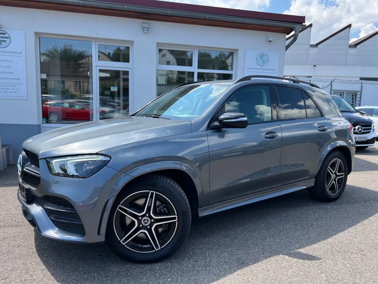 Renting Mercedes-Benz GLE 400 2