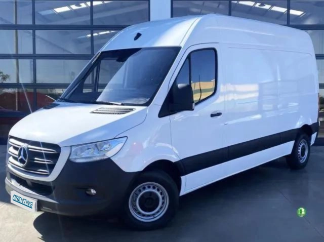 Renting MERCEDES Sprinter Furgón 211CDI Compacto tD