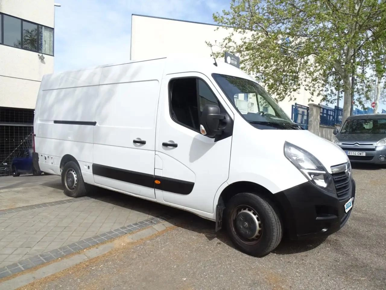 Renting Opel Movano 2.3CDTI 130CV L3H2 35 Blanco