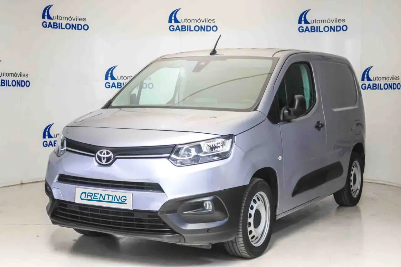 Renting Toyota Proace City Medium 1.5D Gris