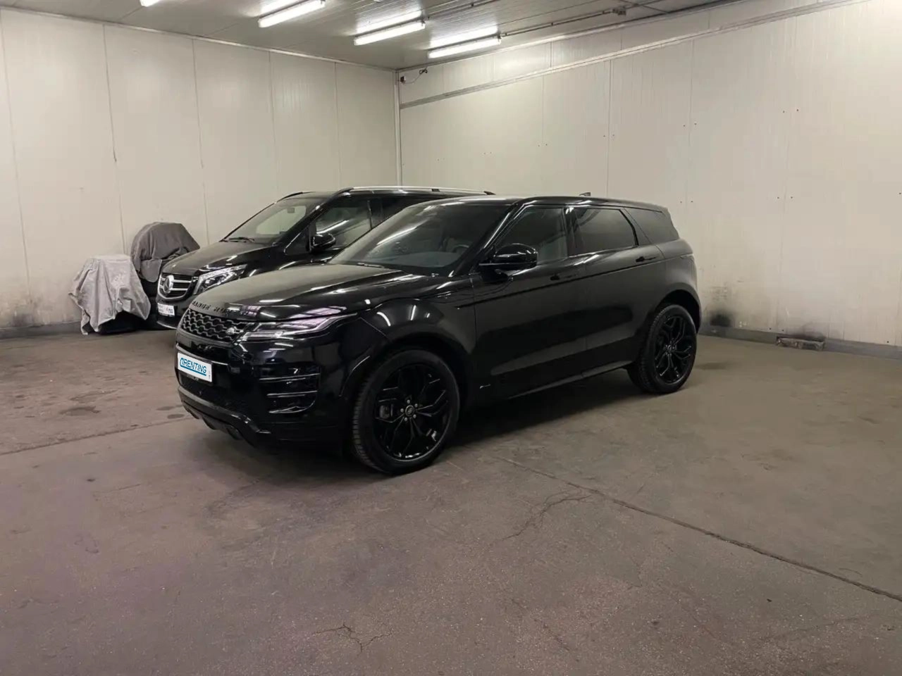 Renting Land Rover Range Rover Evoque r-dynamic 3