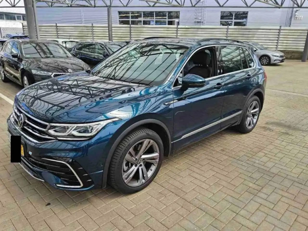 Renting Volkswagen Tiguan r-line