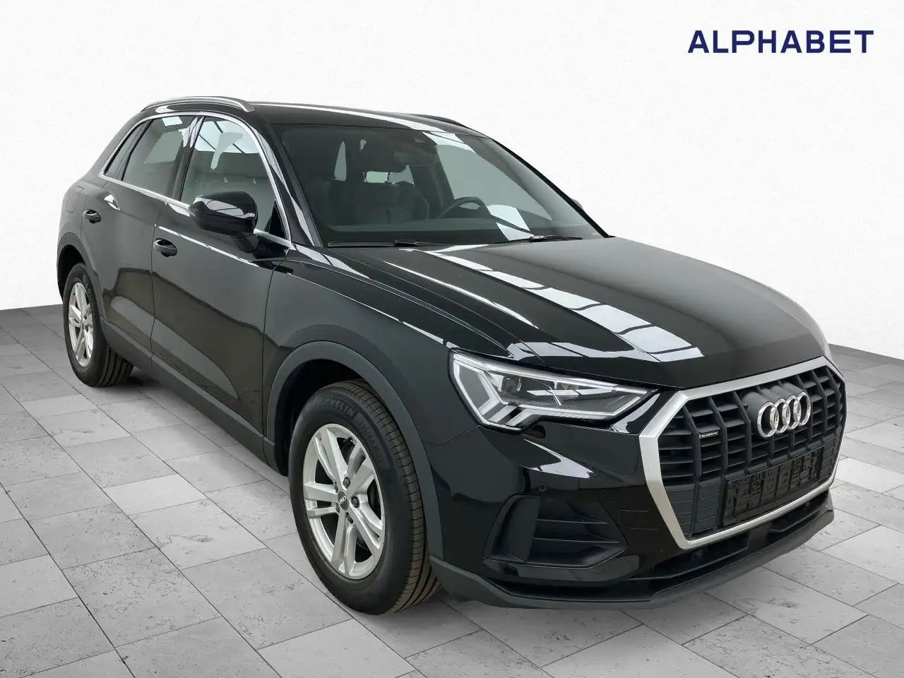 Renting Audi Q3 s-line 2