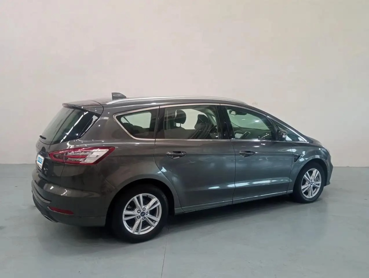 Renting Ford S-Max S Max Titanium Gris 2