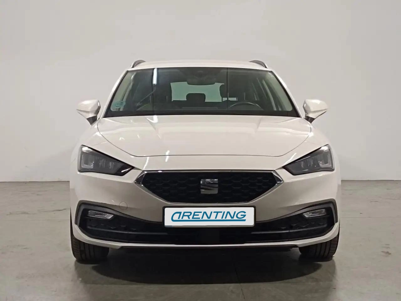 Renting SEAT Leon Sportstourer Style Go Blanco 1