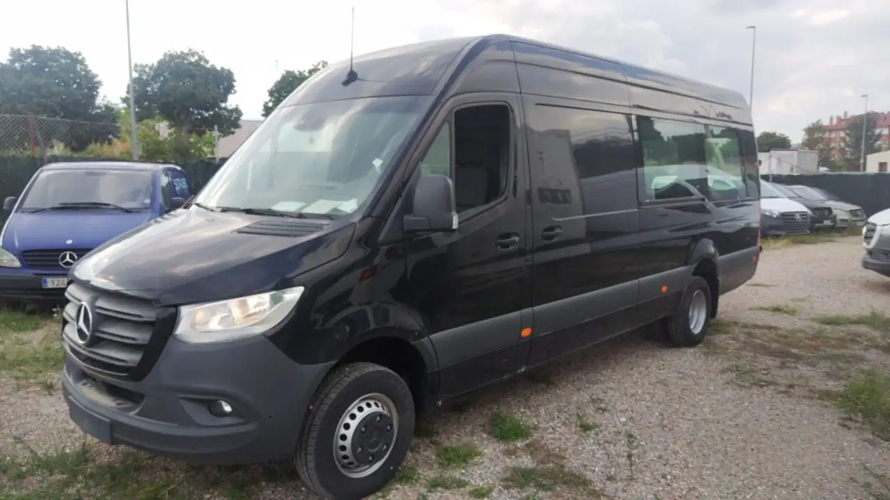 Renting Mercedes-Benz Sprinter Furgón 315CDI Extralargo T.E. tT Negro