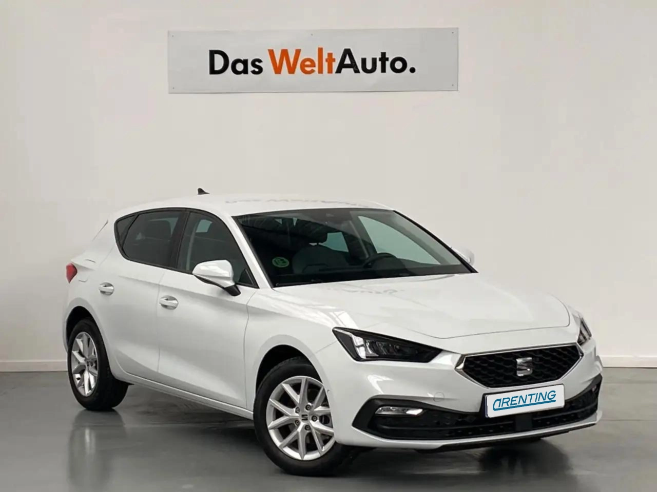 Renting SEAT Leon ST 1.5 TSI S&S Style XS 130 Blanco