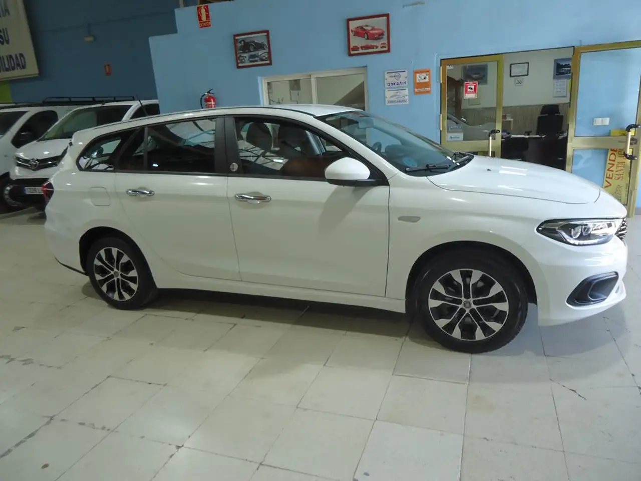 Renting Fiat Tipo SW 1.3 Multijet II Mirror Blanco