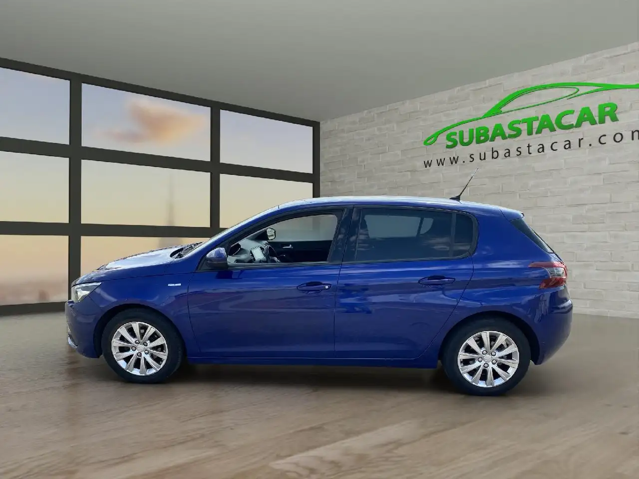 Renting Peugeot 308 SW 1.5BlueHDi Style 100 Azul