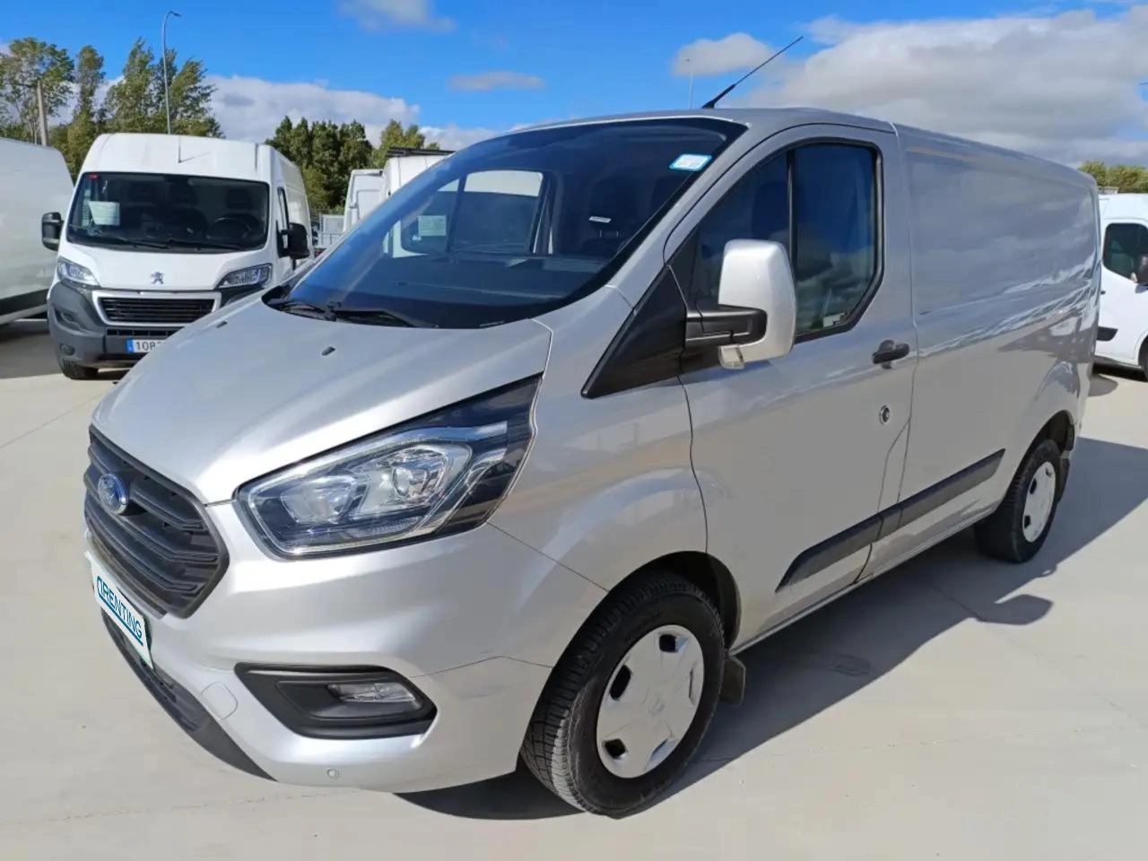 Renting Ford Transit Custom FT 300 L1 Van Trend EcoBlue Hybrid Gris