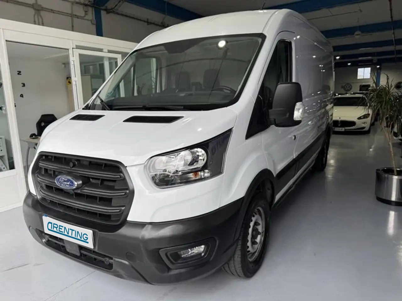 Renting Ford Transit FT 350 L3 Van Ambiente Tr. Tra. 130 Blanco