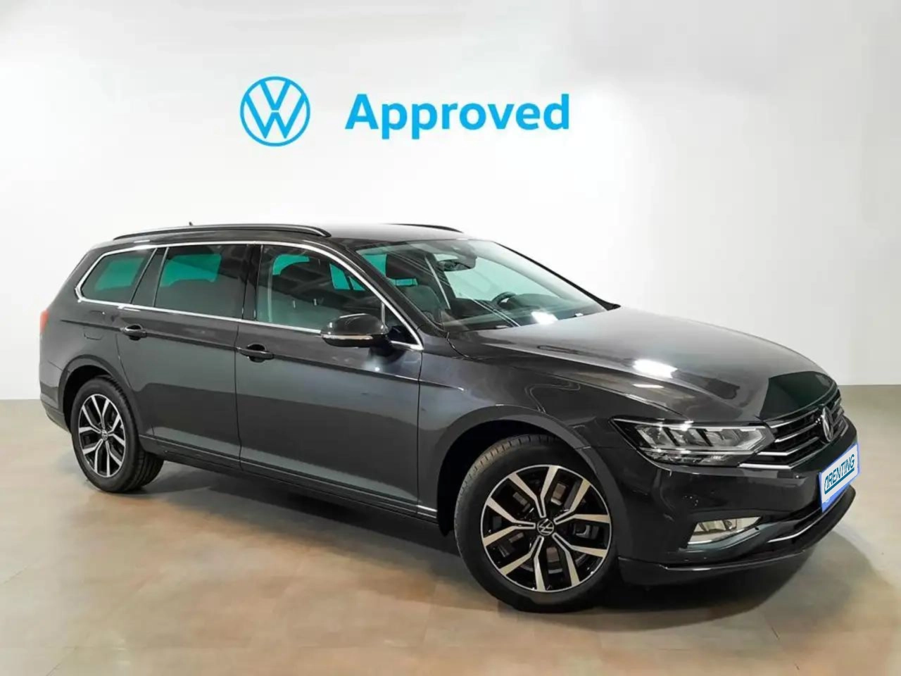 Renting Volkswagen Passat Variant 2.0TDI EVO Executive 110kW Gris 1