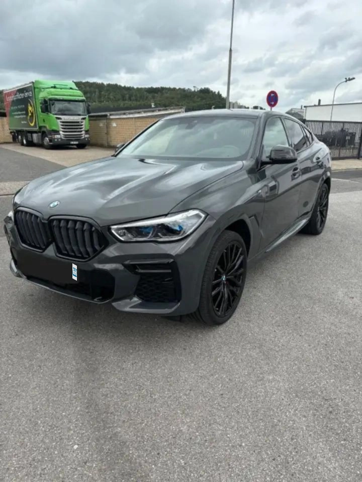 Renting BMW X6 xDrive 30dA M Sport Pro Gris