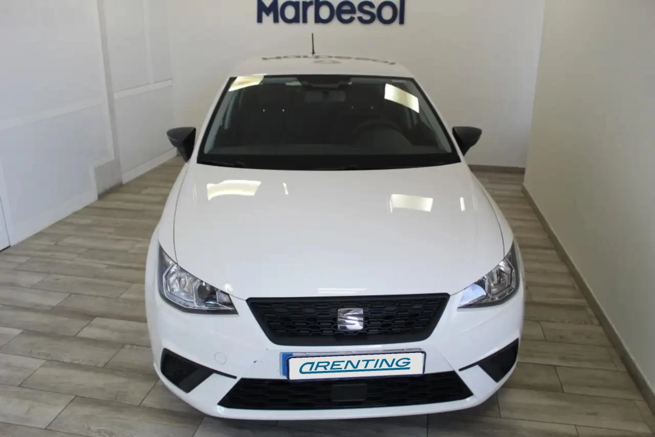 Renting SEAT Ibiza 1.0 MPI S&S Style 80 Gris 1