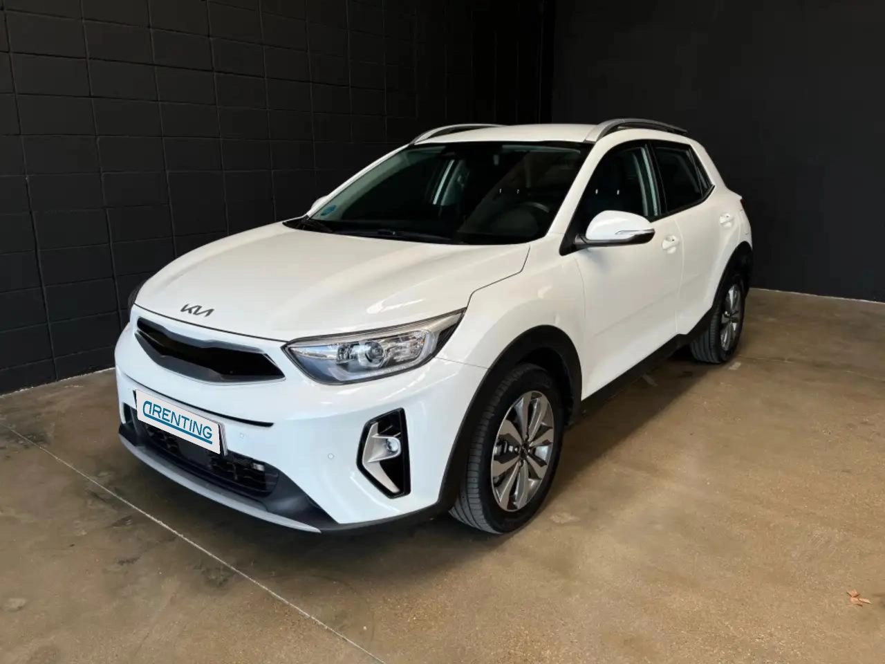 Renting Kia Stonic 1.0 T-GDi MHEV Drive 100 Blanco 1