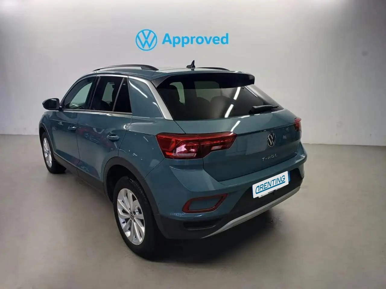 Renting Volkswagen T-Roc 1.0 TSI Life 81kW Gris 4 1